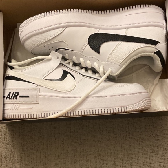 Brand New black and white shadow Nike uptown’s size 8.  Never worn - Picture 4 of 5
